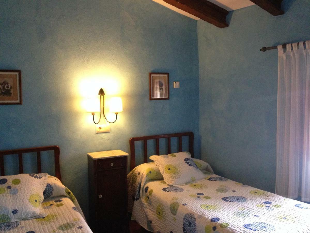 Hostal Mas Peraquintana L' Escala Exterior foto